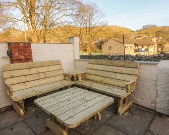 Ribblesdale Cottage - Settle - Patio