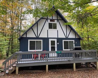Arrow Dreams! Great location, walking distance to lake, playground & pool - Pocono Pines - Edificio