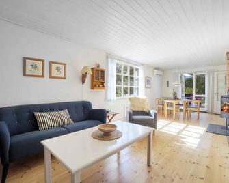 Charming Cottage Near The Beach - Nykøbing Sjælland - Sala de estar
