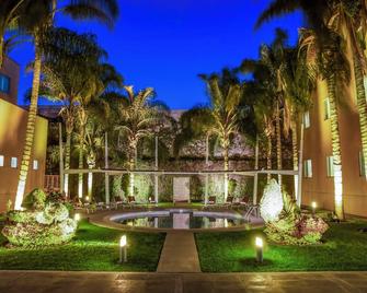 Fiesta Inn Express San Luis Potosí Oriente - San Luis Potosí - Building