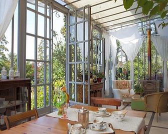 La Pluie de Roses - Giverny