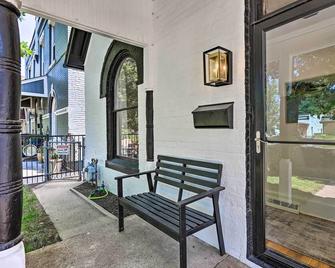 Furnished Patio: Enchanting Denver Cottage! - Denver - Patio