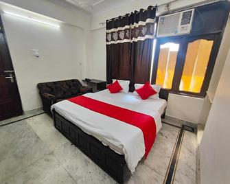 Hotel Saarthi - Rudrapur - Bedroom