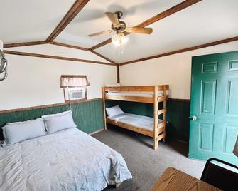Cozy Cabin3 Within Campground - Mifflinburg - Bedroom