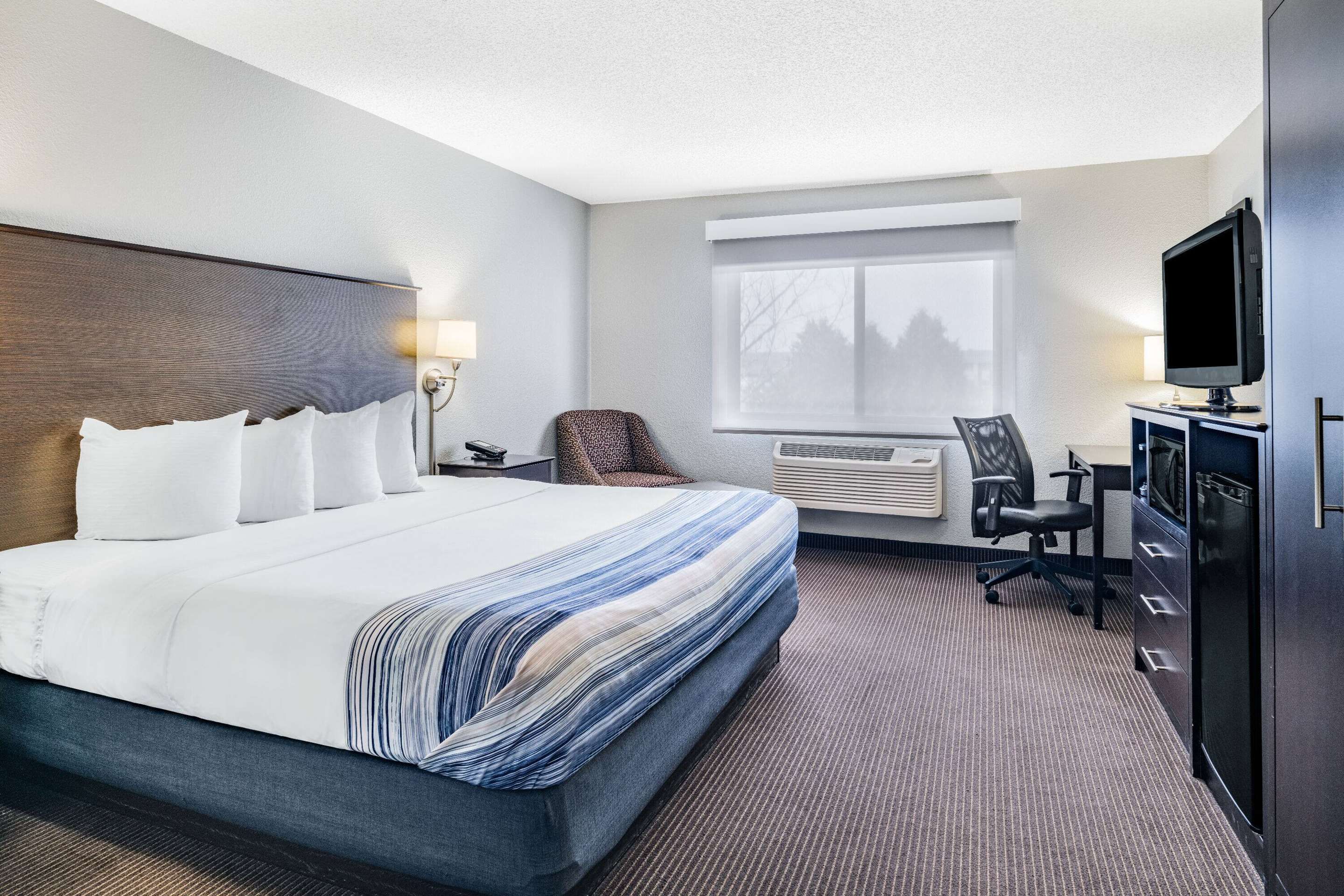 AmericInn by Wyndham Plover Stevens Point - Plover - Makuuhuone