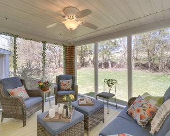 Rural and Spacious Virginia Home on about 2 Acres! - Orange - Living room