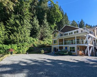 Comfortable one bedroom by the ocean - Cowichan Bay - Building