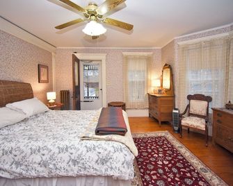 Blooming Inn - Shelburne Falls - Bedroom
