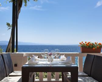 Hotel Kristal - Liburnia - אופטייה - מרפסת