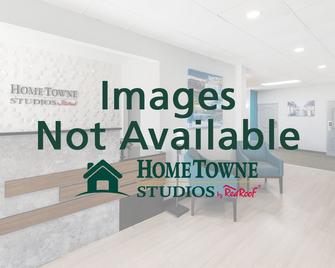 HomeTowne Studios by Red Roof Chantilly - Chantilly