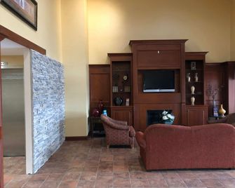 Red Roof Inn & Suites Chestertown - Chestertown - Wohnzimmer