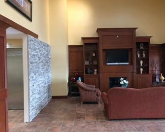 Red Roof Inn & Suites Chestertown - Chestertown - Living room