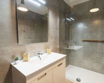 Ericeira Paradise House&Suites - Ericeira - Bathroom