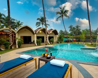 Spicymango Eleven Petals Resort - Alibag - Pool