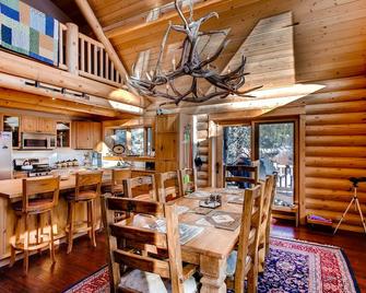 Beautiful Custom Log Cabin with Mountain Views, Pool Table & Hot Tub - The Claim - Fairplay - Jídelna