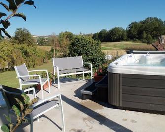 House In The Countryside In The Heart Of The Quiet Monferratoin - Castell'Alfero - Patio