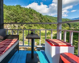 Hadong Cloud Hill Pension - Gurye - Balcón