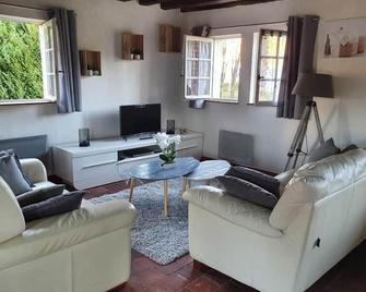 Maison accueillante à Salbris avec jardin clos et terrasse. - Salbris - Living room