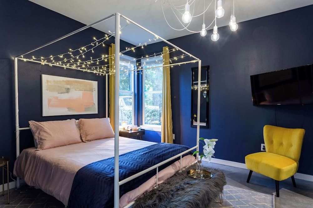 Modern ATX Mansion 6th Street - 3 min scooter - אוסטין - חדר שינה