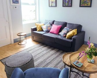 2 bedroom accommodation in Lamlash, Isle of Arran - Brodick - Huiskamer