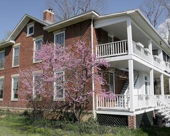 Tranquility, Wonderful View From The Sun Room,In The Historic Shenandoah Valley - Steeles Tavern - Edificio