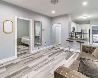 4 Mi to Dtwn: Detroit Townhome Near North End - Detroit - Wohnzimmer