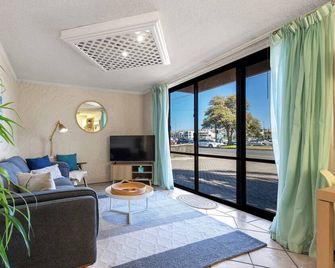 Pet Friendly Riverside Courtyard | Walk to Beach - Glenelg North - Obývací pokoj