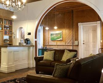 Rogues Harbor Inn - איתקה - סלון