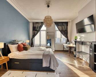 2/Comenstay.Be/ Jacuzzi Romantic Vintage 1-Bedroom Apartment For Couples Or 5ppl - Brussels - Bedroom