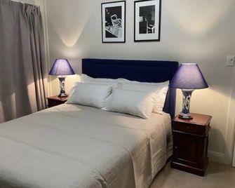 Authentic Farm Cottage - Cowra - Schlafzimmer