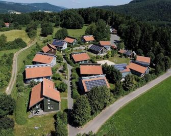 Holiday Waldmünchen Tc 100qm to 8Pers (15c) Wi-Fi and Erlebnisbadnutzung incl - Waldmunchen - Будівля