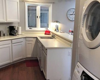 Cozy 2/2 Condo 2 Blocks From the Bike/ski Resort and Lifts - Angel Fire - Kitchen