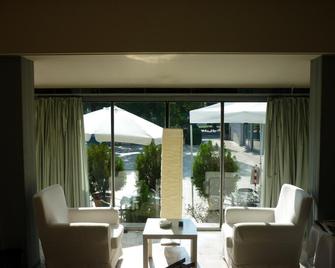 Albergo Dei Pini - Andria - Wohnzimmer