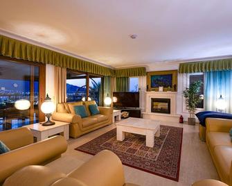 Spacious Private Family Villa With Stunning Views - Bodrum - Wohnzimmer