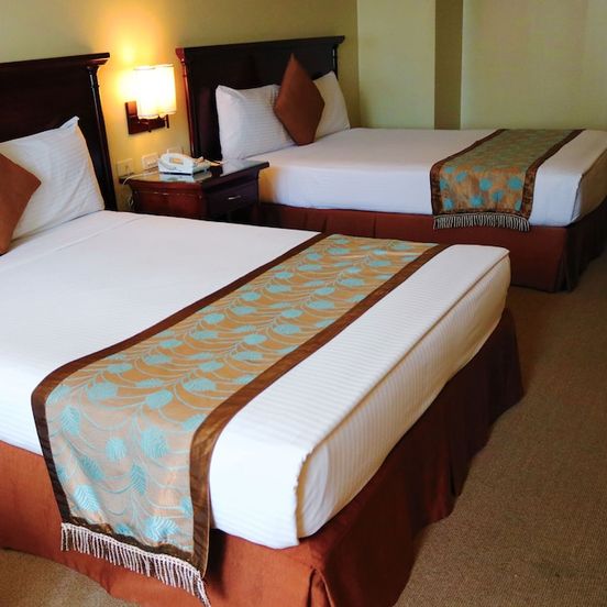Oxford Suites Makati image 1