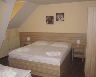 Pension Coloseum - Pruhonice - Schlafzimmer