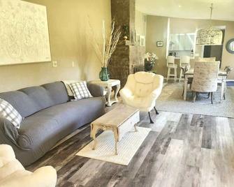 Sq Seashells Nest - Sequim - Living room