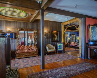 Mendocino Hotel and Garden Suites - Mendocino - Lobby