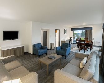 Oyster Bay Inn & Suites - Bremerton - Вітальня