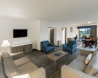 Oyster Bay Inn & Suites - Bremerton - Stue