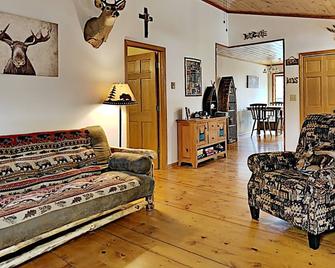 Little House In The Big Woods - Hayward - Wohnzimmer