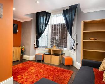 Stockton Town Centre Apartments free parking and Wi-Fi - Stockton-on-Tees - Living room