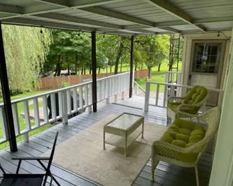 A Bit of Country Living Close to Town - Nashport - Balcony