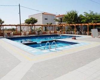 Hotel Aphroditi - Loutra - Piscina
