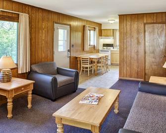 Deer Creek Lodge & Conference Center - Mount Sterling - Living room
