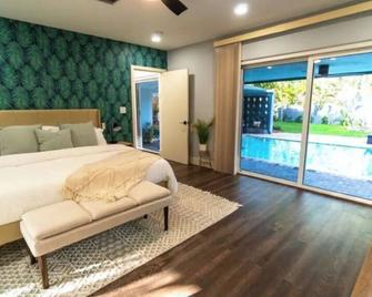 Villa Tropical - Your private Miami Resort with a heated pool - North Miami - Bedroom