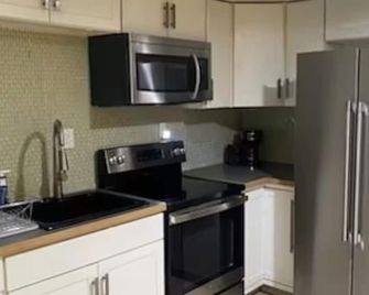 Private house 1 bedroom 1 bath ground-floor - Warren - Kitchen