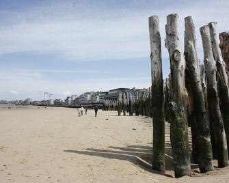 Le Croiseur - Saint-Malo - Beach