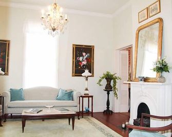 Riverboat Bed & Breakfast - נאצ'ז - סלון