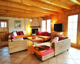 Chalet in Rhone Valley near Ski Lift - Hérémence - Salon